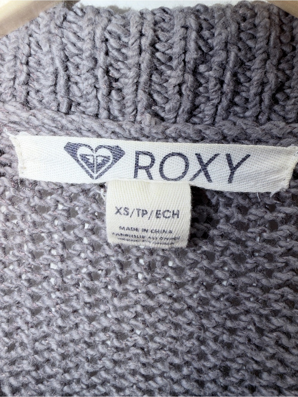 FREE Roxy Cardigan with Bundle, Add to Cart & Send  Offer Less $5 🌎 - Picture 4 of 5